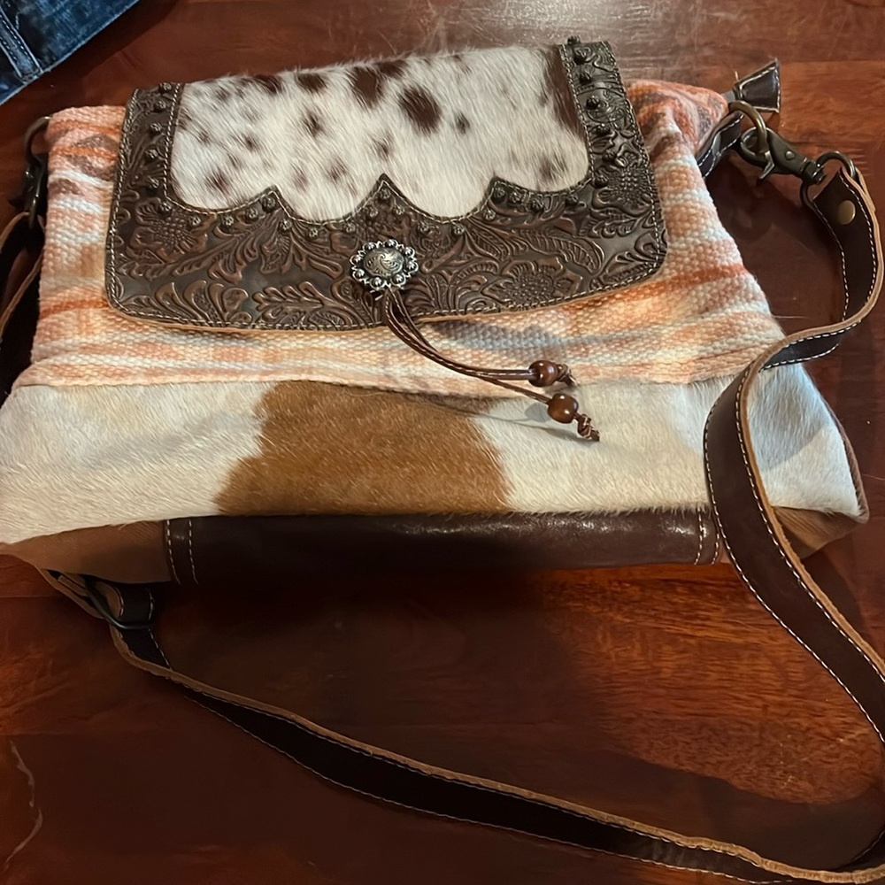 Myra Bag Crossbody with adjustable strap